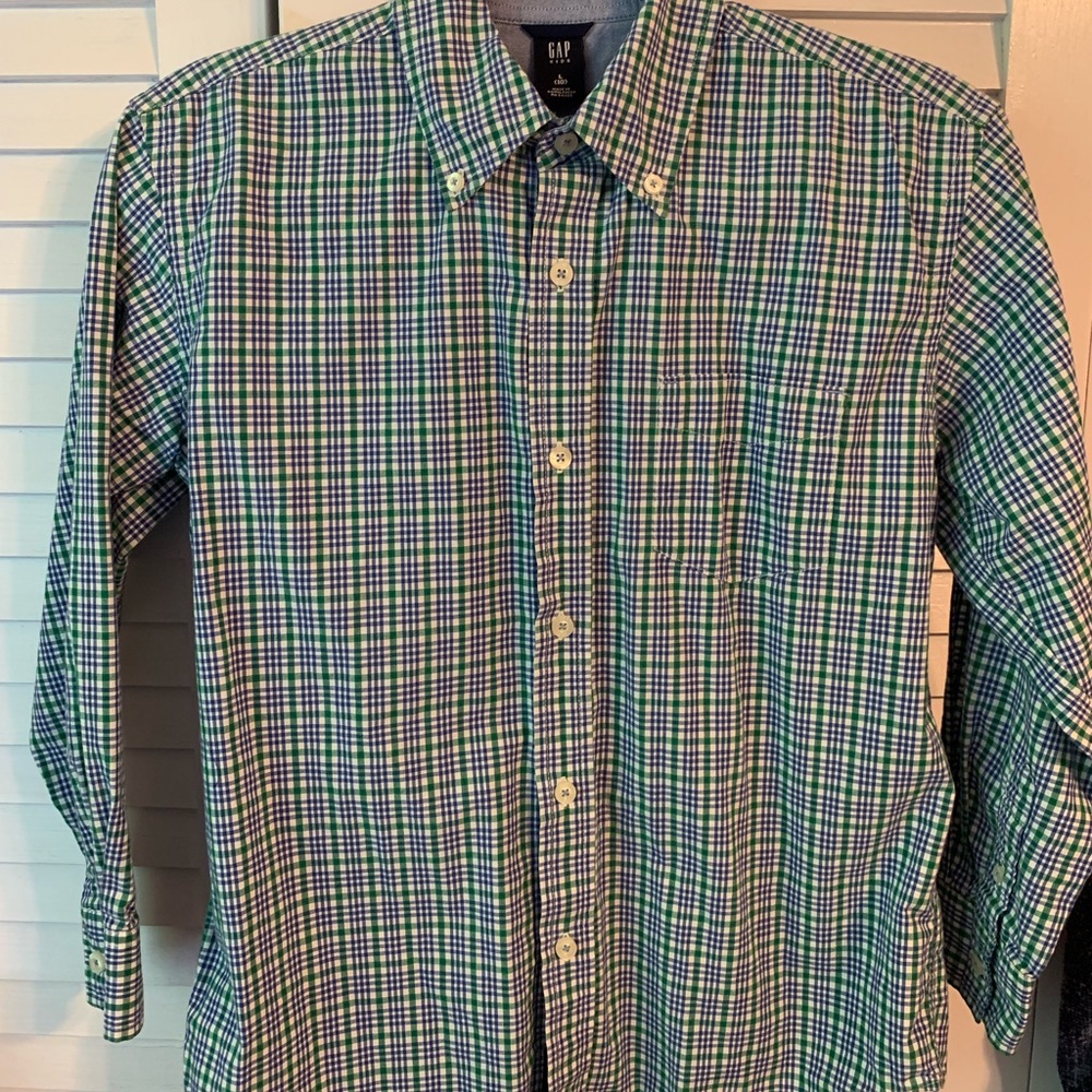 Gap button up. Long sleeved. Size 10